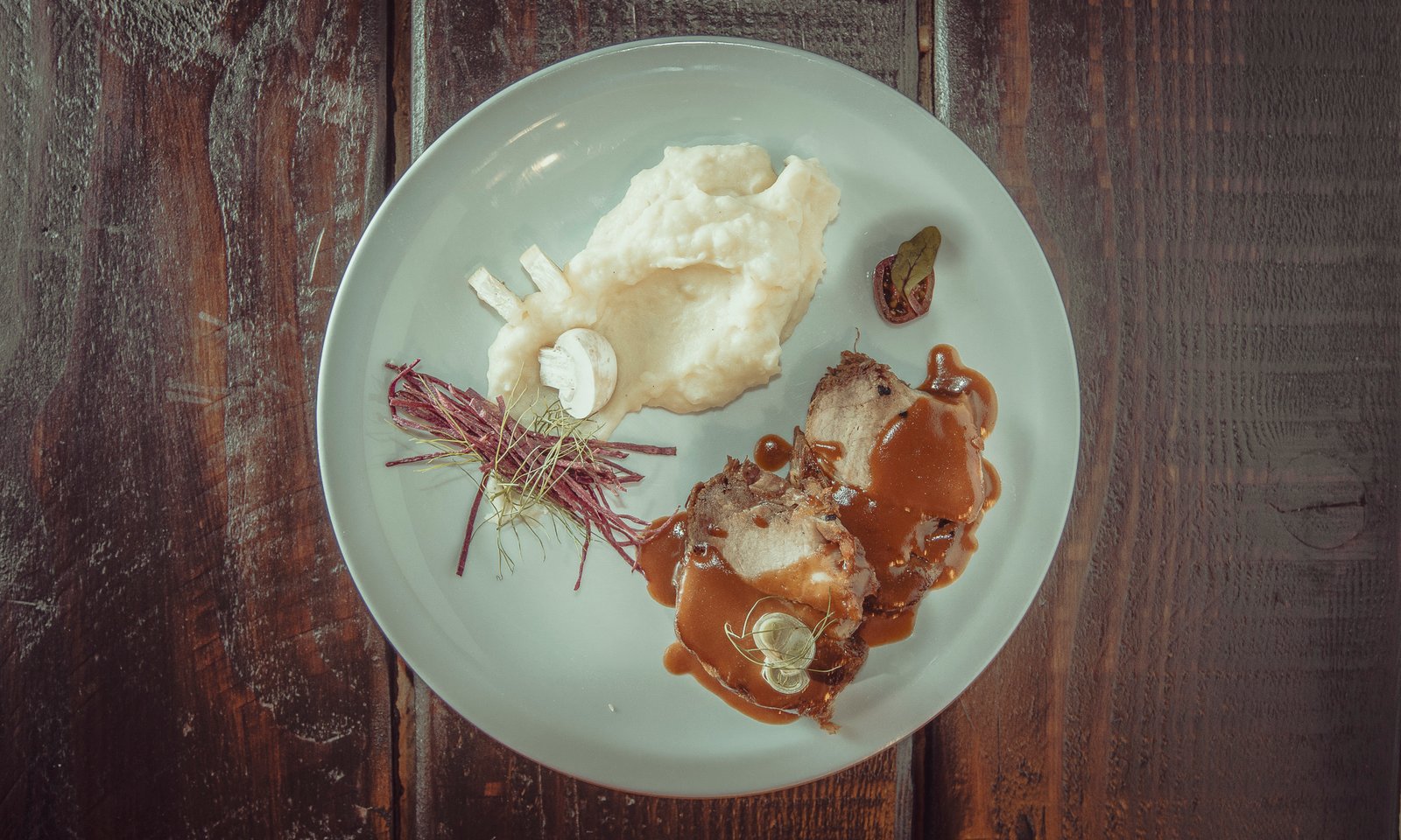 Bondiola Braseada en Cerveza Negra – Modo Bar
