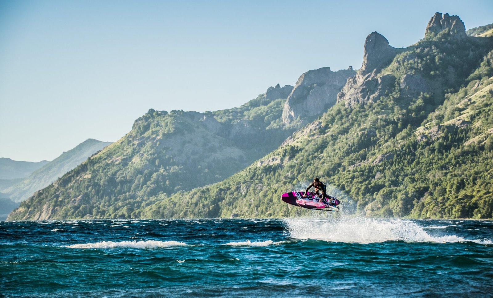 Windsurf en la Patagonia: tras las mejores olas del sur