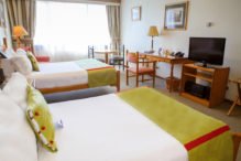 Hospitalidad y servicio frente al Pacífico