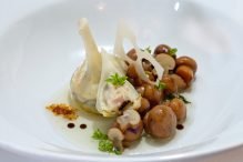 Alcauciles a la barigoule y champiñones en escabeche
